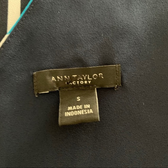 NWOT Ann Taylor V Neck Striped Shell Top Size Small - Picture 6 of 6